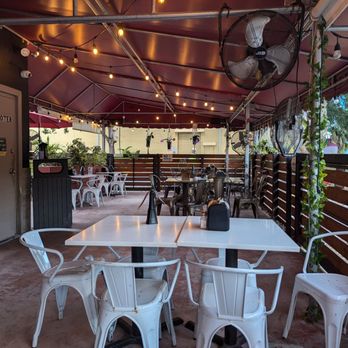 Dano's Cafeteria - Seating area - Cafes Near Me - Miami, Florida