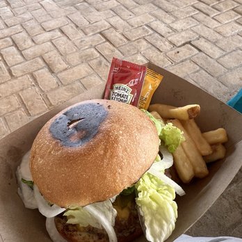 Hard Rock Hotel - Burger - Hotels Near Me - Puerto Aventuras, ROO
