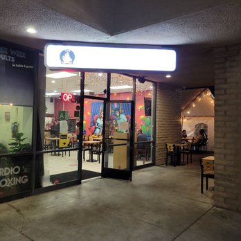 Senor Birria - Front entrance and outside dinning - Mexican Near Me - Downey, California Senor Birria - Front entrance and outside dinning - Mexican Near Me - Downey, California
