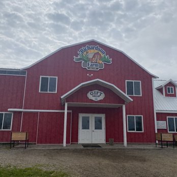 Richardson Farms - Gift shop - Christmas Trees Near Me - Spring Grove, Illinois