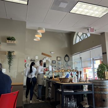 La Croquantine de matthieu - Front of house. Indoor seating - Bakeries Near Me - Doral, Florida