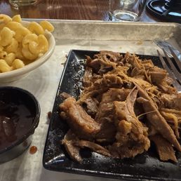 Pulled pork & brisket platter