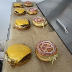 Good Vybz Eatz & Drinkz - Cheeseburger with our secret sauce
