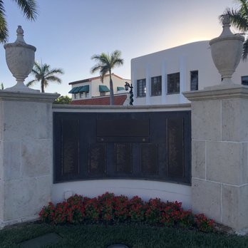 Memorial Fountain Park - Parks Near Me - Palm Beach, Florida