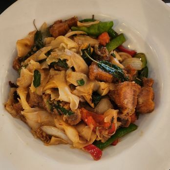 Tum Pok Pok - Pad kee mao - Thai Near Me - Atlanta, Georgia Tum Pok Pok - Pad kee mao - Thai Near Me - Atlanta, Georgia