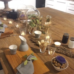 Vipp Concept Store - Fint dækket bord i butikken.