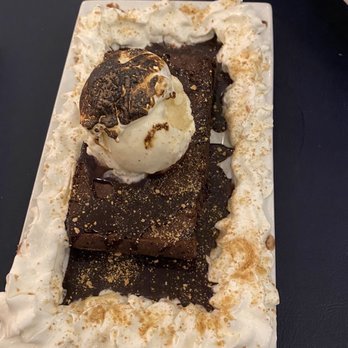 1850 Restaurant - Very good brownie with homemade marshmallow on top and ice cream - American Near Me - Mariposa, California