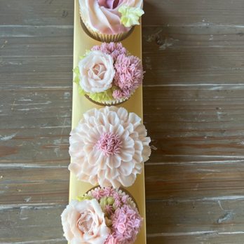 Pink Blossom Cupcakes - Pink Deluxe set - Cupcakes Near Me Pink Blossom Cupcakes - Pink Deluxe set - Cupcakes Near Me