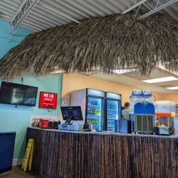 Beach Bites & Burgers - Nice tiki vibe going on