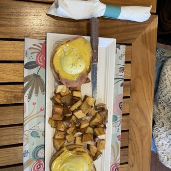 Chloez Cafe - Eggs Benedict - Breakfast & Brunch Near Me - Fairfax Station, Virginia