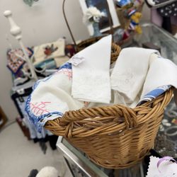 Los Ranchos Antique Mall - Beautiful vintage linen and doilies and embroidered.