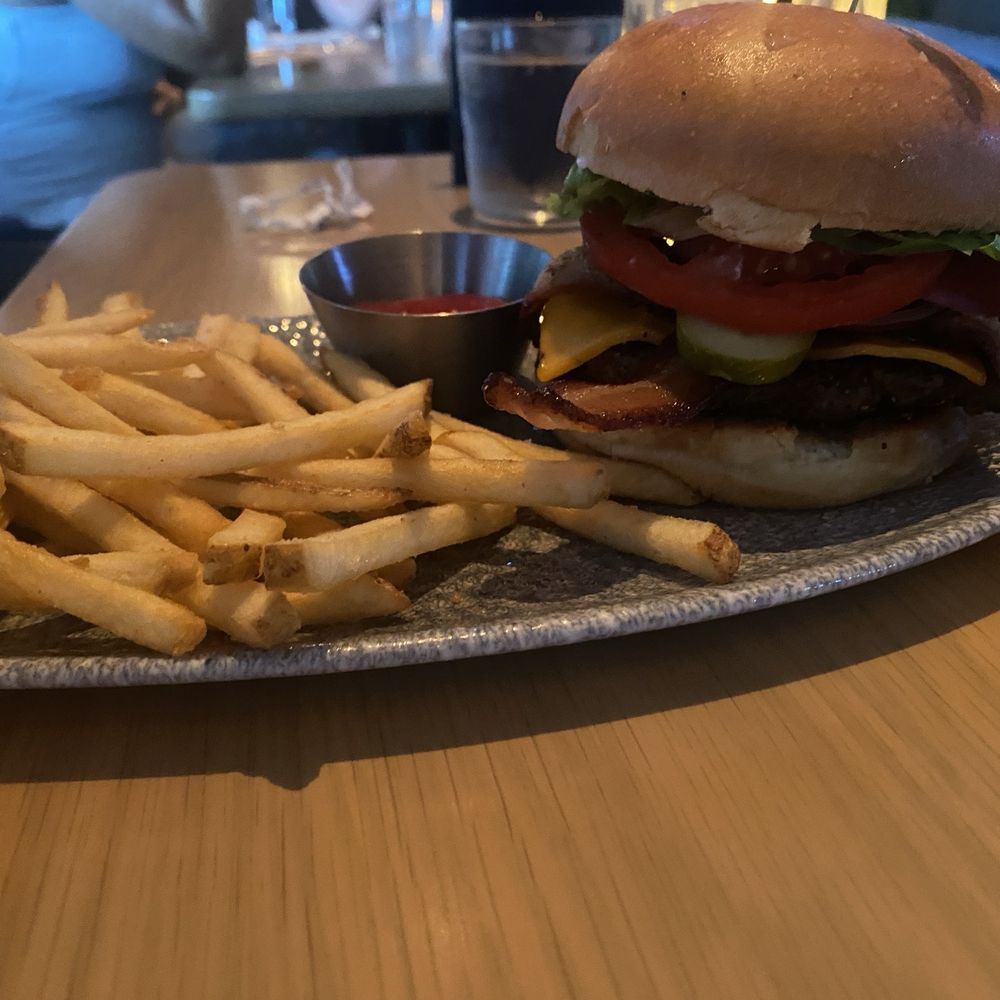 Earls Kitchen + Bar - Bacon cheeseburger - Canadian (New) Near Me - North York, Ontario Earls Kitchen + Bar - Bacon cheeseburger - Canadian (New) Near Me - North York, Ontario