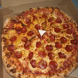 Pesaro's Pizza - Large pepperoni & banana pepper pizza