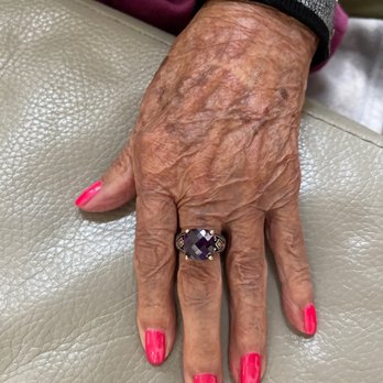 Apple Nails Lounge - Granny's Shellac Mani - Waxing Near Me - Humble, Texas