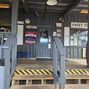 Huck Finn's Catfish - Southern Near Me - Pigeon Forge, Tennessee