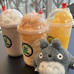 To the left: Oreo shake,Taro Smoothie Wave, and Peach Smoothie Wave ‼ To the left: Oreo shake,Taro Smoothie Wave, and Peach Smoothie Wave ‼