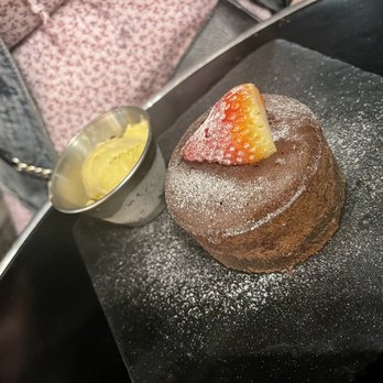Café Beaujolais - Chocolate cake - French Near Me - Paris, 75 Café Beaujolais - Chocolate cake - French Near Me - Paris, 75