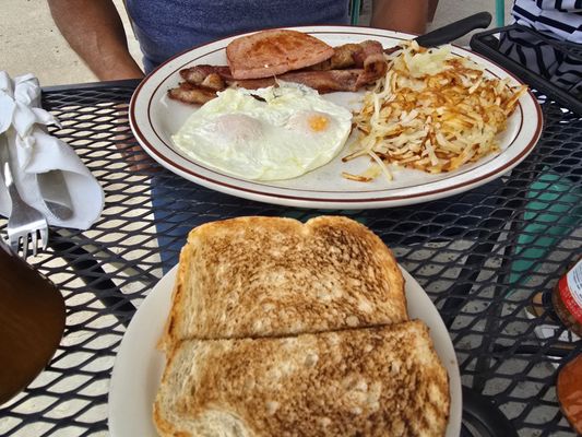 Davies' Chuck Wagon Diner by null