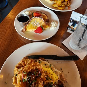 MAX's Wine Dive - Brunch - Wine Bars Near Me - Houston, Texas MAX's Wine Dive - Brunch - Wine Bars Near Me - Houston, Texas