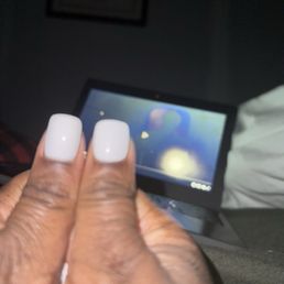 Left has nail base /Right has no nail base Left has nail base /Right has no nail base