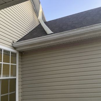 Lake House - Gutter falling off roof and missing siding - Apartments Near Me - Davenport, Florida Lake House - Gutter falling off roof and missing siding - Apartments Near Me - Davenport, Florida
