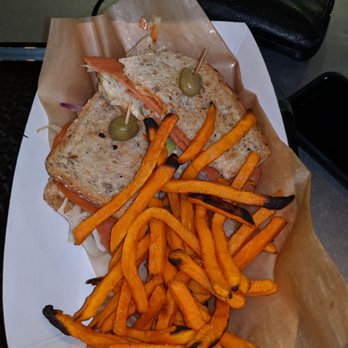 Freshmart - Vegan Reuben with baked sweet potato fries - Grocery Near Me - San Juan, Puerto Rico Freshmart - Vegan Reuben with baked sweet potato fries - Grocery Near Me - San Juan, Puerto Rico