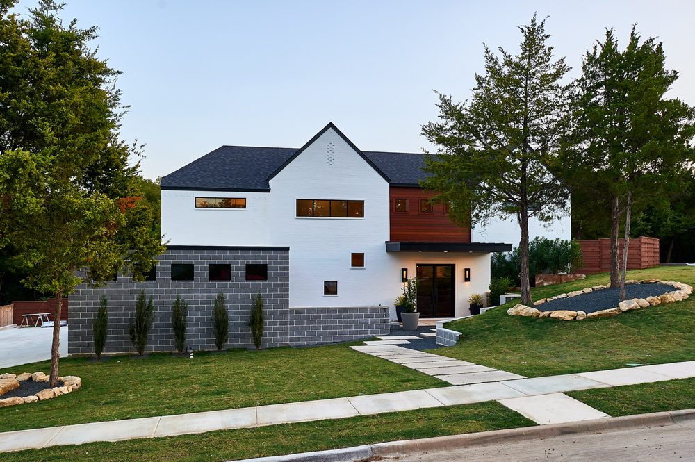 Slide of Richie Roofing