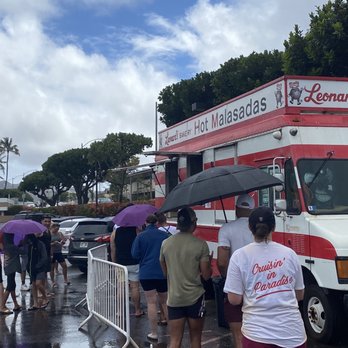 Leonard's Bakery Malasadamobile - Line outside truck - Food Trucks Near Me - Honolulu, Hawaii