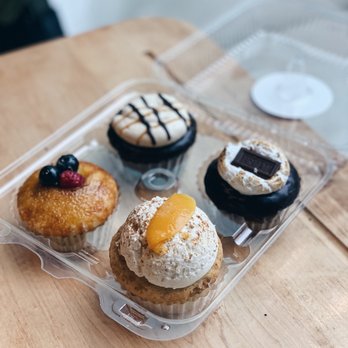 Molly's Cupcakes - Delicious Creme Brulee, Peach Cobbler, s'mores, Chocolate Sea Salt Caramel - Cupcakes Near Me - Chicago, Illinois Molly's Cupcakes - Delicious Creme Brulee, Peach Cobbler, s'mores, Chocolate Sea Salt Caramel - Cupcakes Near Me - Chicago, Illinois