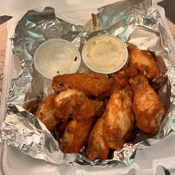 Pour House - Bone-In Chicken Wings - Beer Bar Near Me - Hamilton, Ohio
