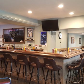 Happy's Place - Front Bar Area - Pizza Near Me - Dubuque, Iowa Happy's Place - Front Bar Area - Pizza Near Me - Dubuque, Iowa
