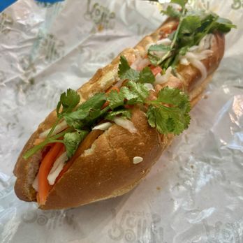 Rollin’ Rolls Cafe - Lemongrass chicken banh mi - Vietnamese Near Me - Urban Honolulu, Hawaii Rollin’ Rolls Cafe - Lemongrass chicken banh mi - Vietnamese Near Me - Urban Honolulu, Hawaii