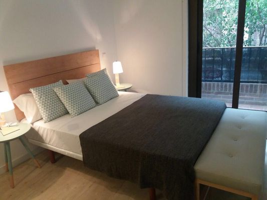 L & H Latina by null