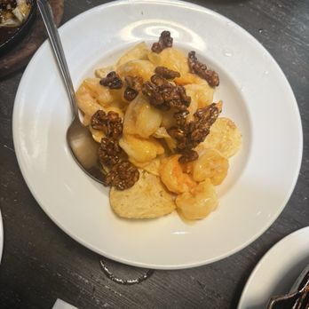 Yi Xin Cafe - honey walnut shrimp - Hong Kong Style Cafe Near Me - Honolulu, Hawaii Yi Xin Cafe - honey walnut shrimp - Hong Kong Style Cafe Near Me - Honolulu, Hawaii