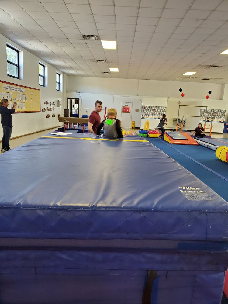 Browns Recreation Center Logo