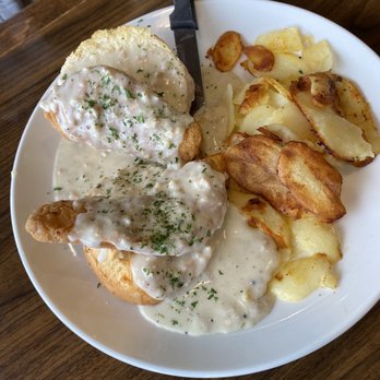 Broken Yolk Cafe - Fried chicken, biscuits and Gravy - American Near Me - Corona, California Broken Yolk Cafe - Fried chicken, biscuits and Gravy - American Near Me - Corona, California