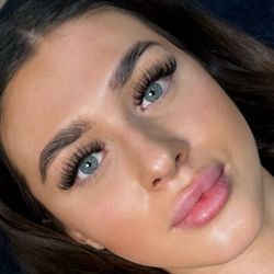Bold Lash And Brow Bar - Beautiful set !!!