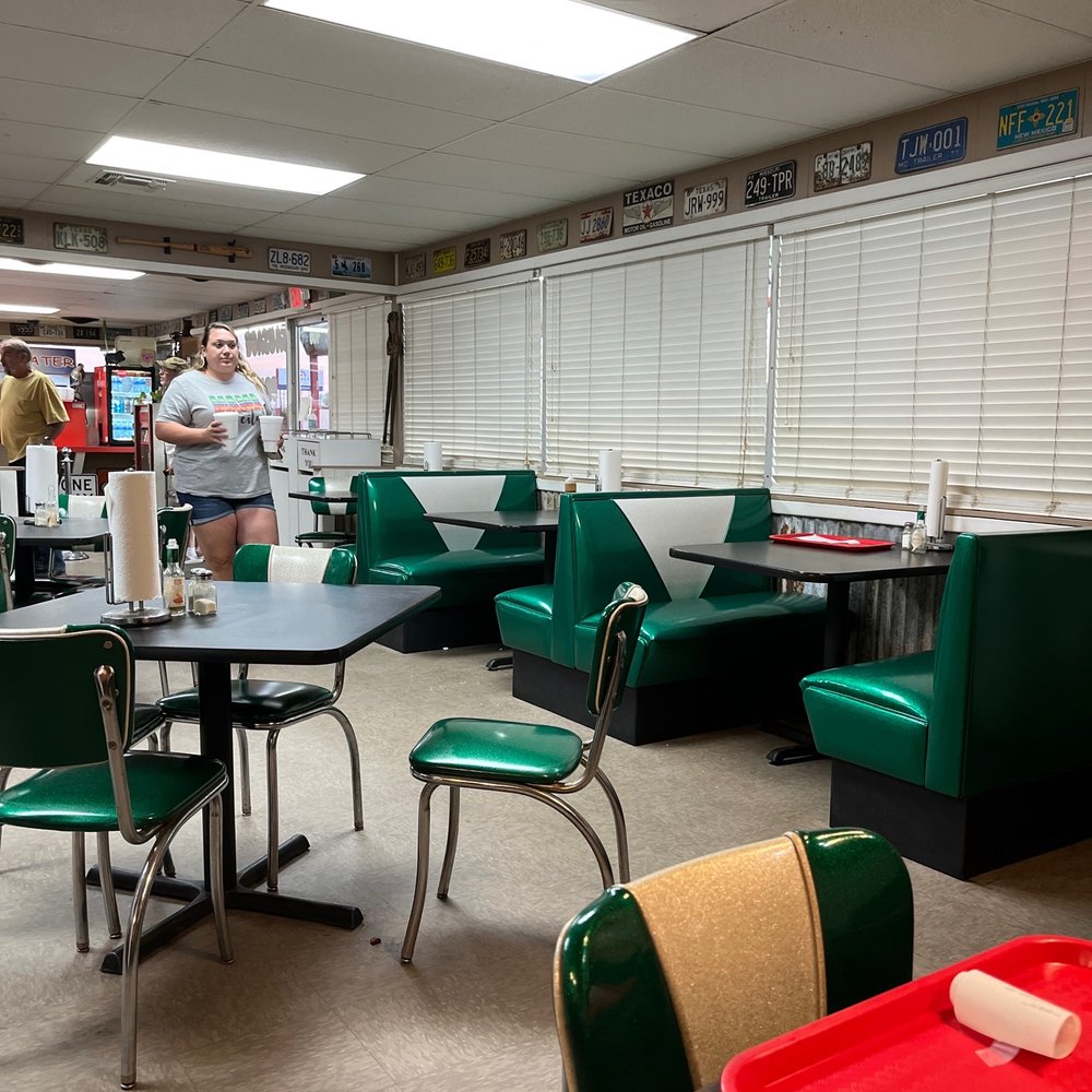 Randy's BBQ - a diner with green booths - Barbeque Near Me - New Boston, Texas Randy's BBQ - a diner with green booths - Barbeque Near Me - New Boston, Texas