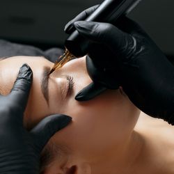 Kiss and Makeup Studio