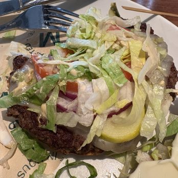 Moxies St. Albert Trail Restaurant - Cheeseburger - Canadian (New) Near Me - Edmonton, Alberta