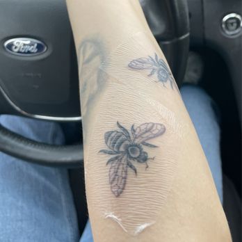 Classic Tattoo - Bees - Tattoo Near Me - Fullerton, California Classic Tattoo - Bees - Tattoo Near Me - Fullerton, California