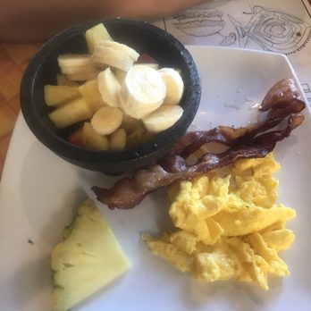 Cheeseburger In Paradise - Healthy portion of fruits - Burgers Near Me - Honolulu, Hawaii