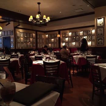 Petterinos - Late afternoon, before it gets deservedly busy... - American Near Me - Chicago, Illinois Petterinos - Late afternoon, before it gets deservedly busy... - American Near Me - Chicago, Illinois