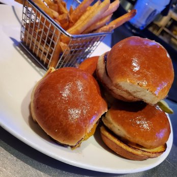 Yard House - Sliders - New American Near Me - Indianapolis, Indiana