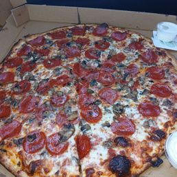 XL18in 3 topping pizza, with pepperoni, mushroom and beef XL18in 3 topping pizza, with pepperoni, mushroom and beef