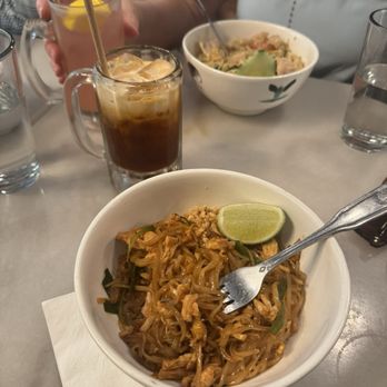 Top Thai - L1. Pad Thai Lunch Thai Iced Tea - Thai Near Me - New York, New York Top Thai - L1. Pad Thai Lunch Thai Iced Tea - Thai Near Me - New York, New York