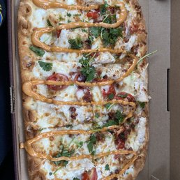 Chipotle chicken and bacon flatbread pizza