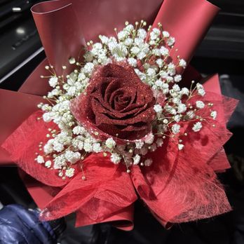Rosemead CPS Florist - Single Hong Kong, Rose Red with baby's breath - Florists Near Me - Rosemead, California