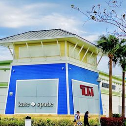 Gorgeous new super clean outlet mall that is never crowded. Gorgeous new super clean outlet mall that is never crowded.