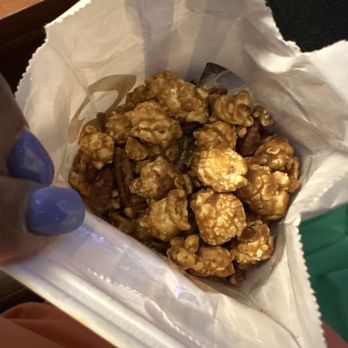 Garrett Popcorn Shops - Pecan Bag of Caramel Crispy Popcorn - Popcorn Shops Near Me - Chicago, Illinois Garrett Popcorn Shops - Pecan Bag of Caramel Crispy Popcorn - Popcorn Shops Near Me - Chicago, Illinois